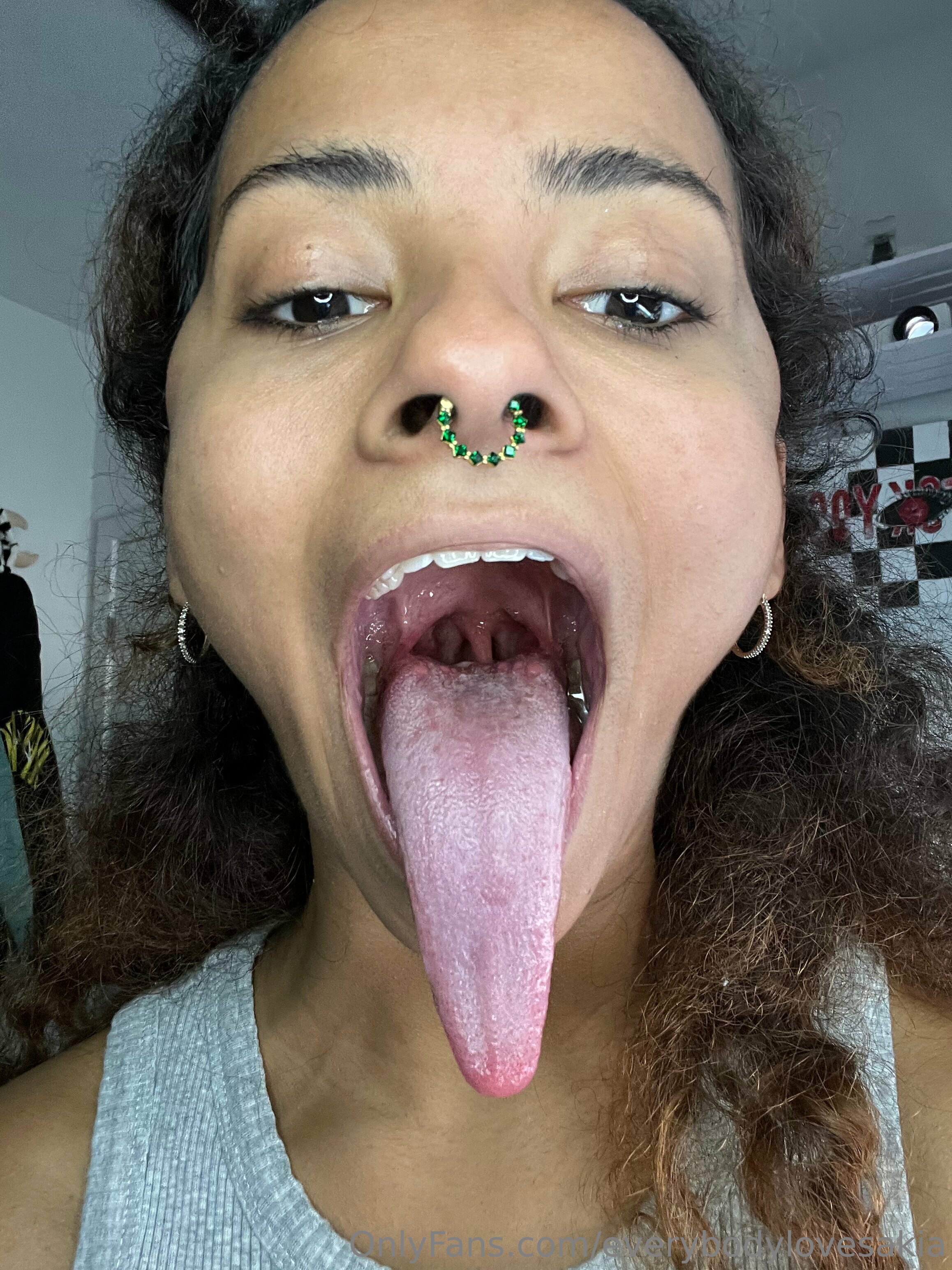 thedivineakia-tongue-035cd74acfa02db6b8.jpg