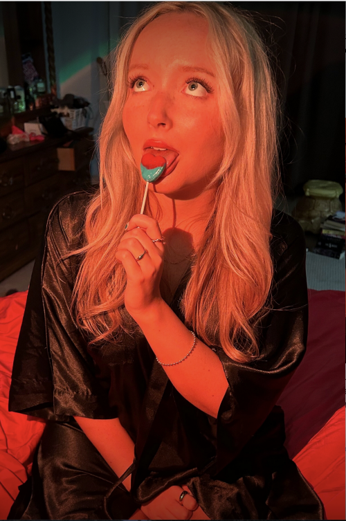 Do you want me to eat you up like this, babe? I wanna wiggle my tongue on you and lick your cock bac